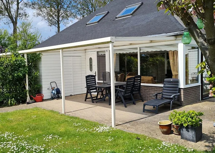 Ferienhaus In Stavenisse Mit Gemeinsamem Pool, Terrasse Und Grill