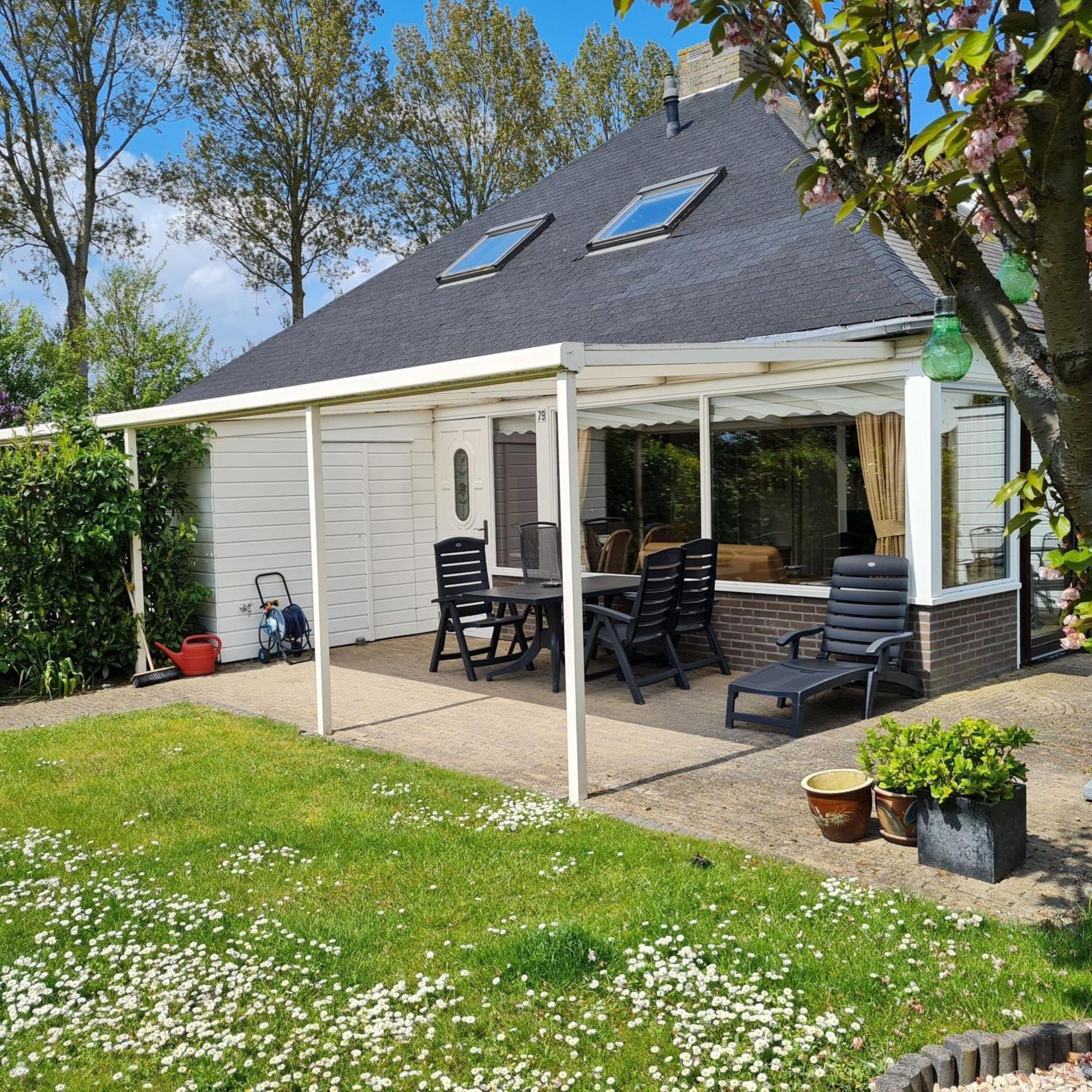 Vakantiehuis In Mit Gemeinsamem Pool, Terrasse Und Grill Stavenisse